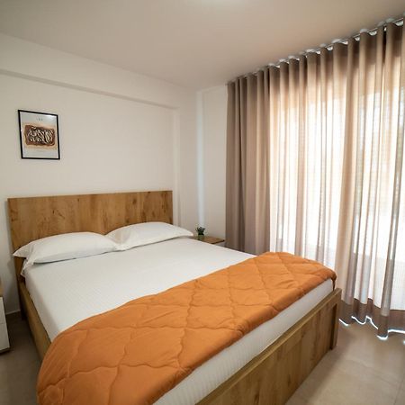 Sea Apartments 123 Sarande Bagian luar foto
