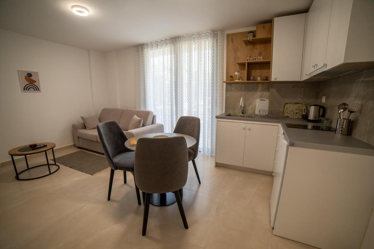 Sea Apartments 123 Sarande Bagian luar foto