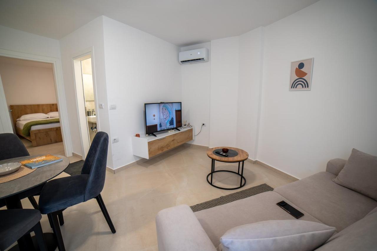 Sea Apartments 123 Sarande Bagian luar foto